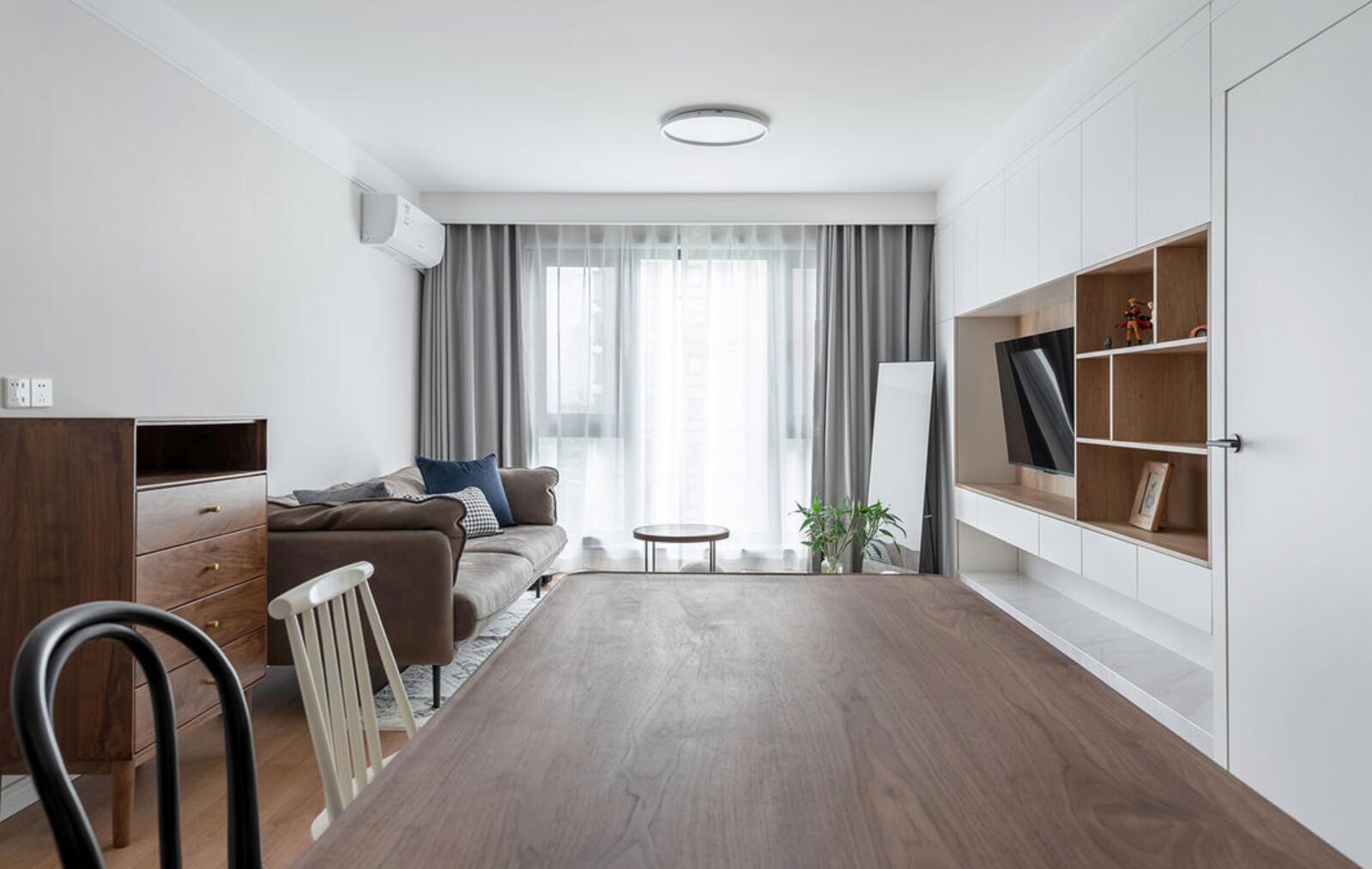 柜子做一体式越来越普遍，看她家，不仅收纳强大，还不占空间