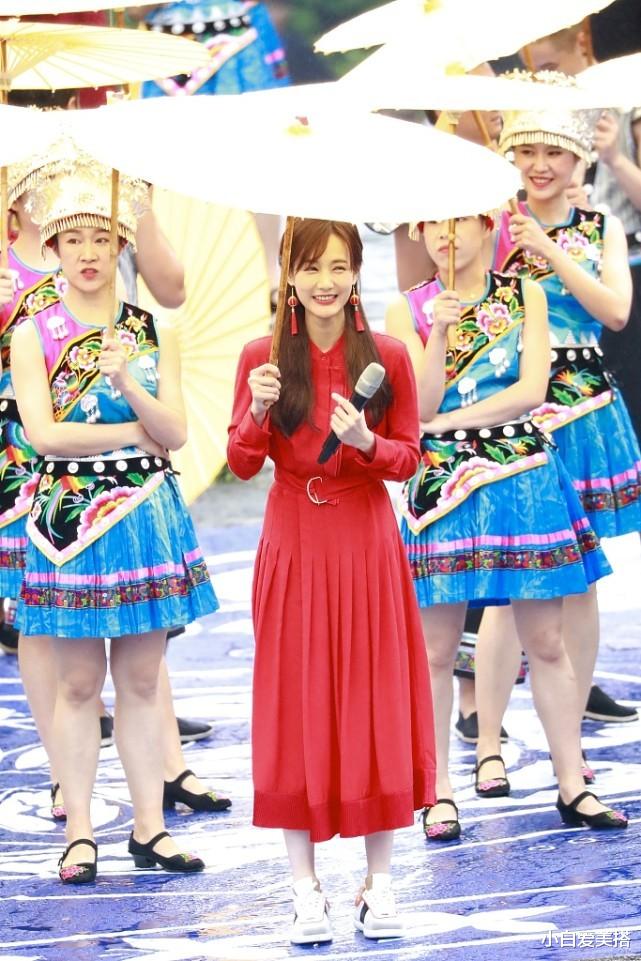 小白爱美搭|《射雕英雄传》杨蓉的扮演者李一桐,原来是90后,怪不得看着年轻