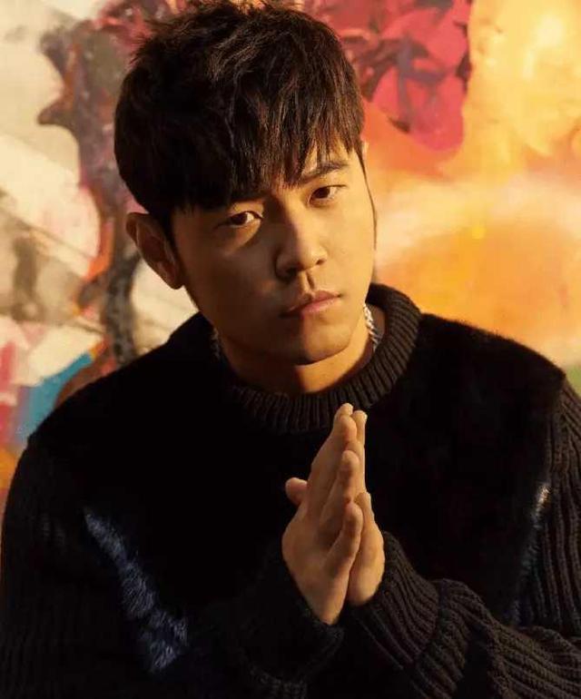 周杰伦|周杰伦被吐槽：身为乐坛“领头羊”灾情却一毛不拔，粉丝霸气回怼