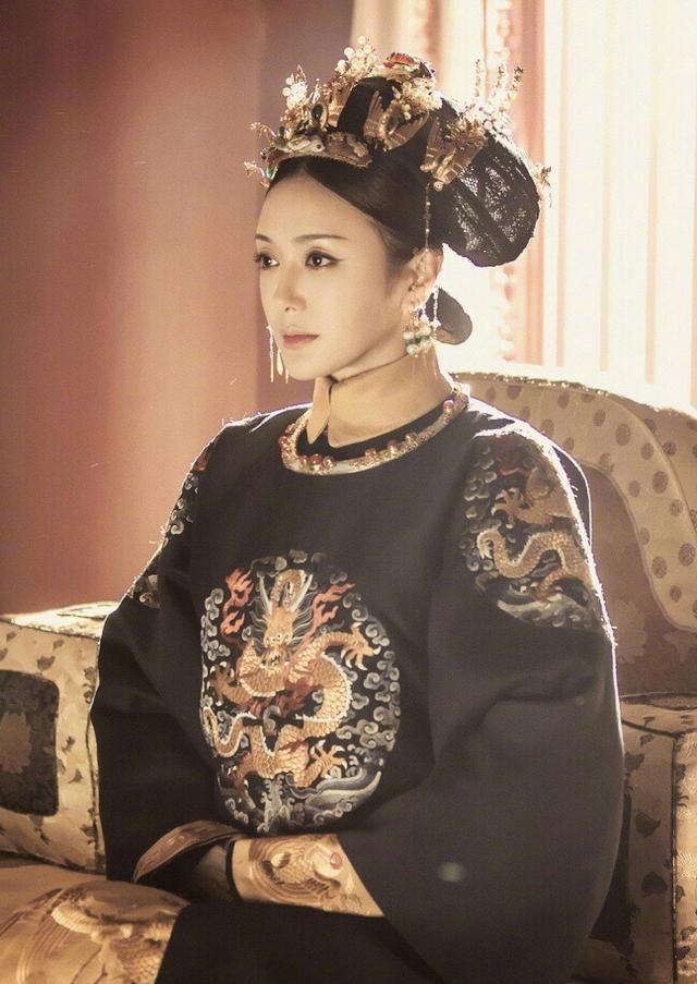 秦岚|《突围》开播一路高歌，秦岚靳东表现不俗，剧情跌宕起伏