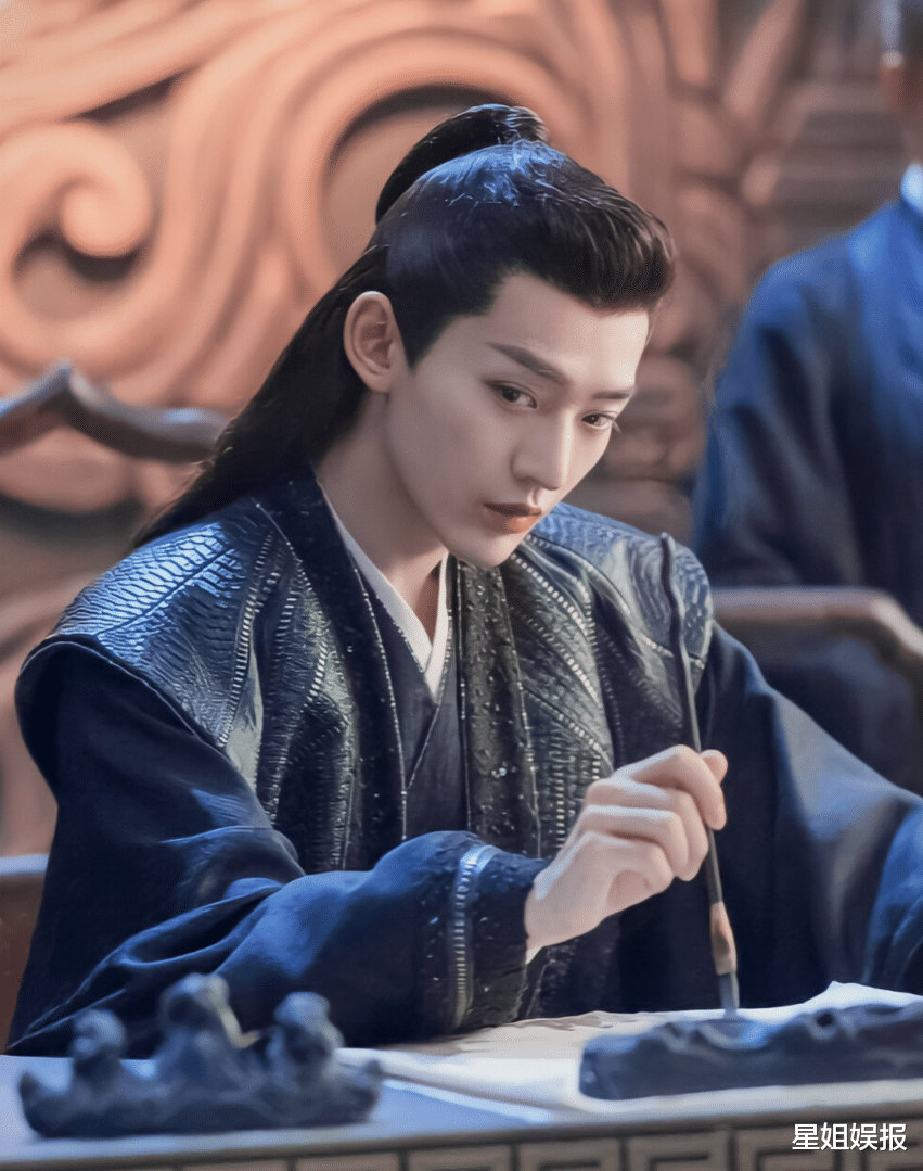 遇龙|因《遇龙》成名的邓为，和张新成是大学同学？还是《长月烬明》男二