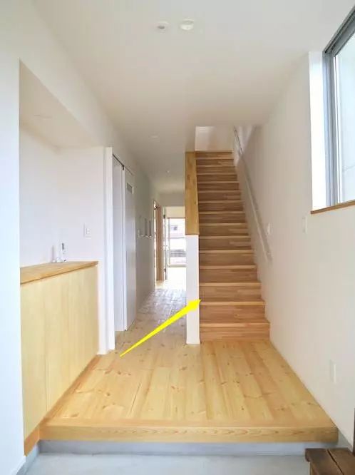 |不比不知道，日本人都把楼梯装到玄关处了，还怕老婆嫌楼梯占地方？