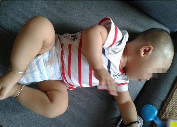 Ainee妈咪|半岁宝宝总爱抓耳朵？6个原因和处理小技巧，建议家长提前了解