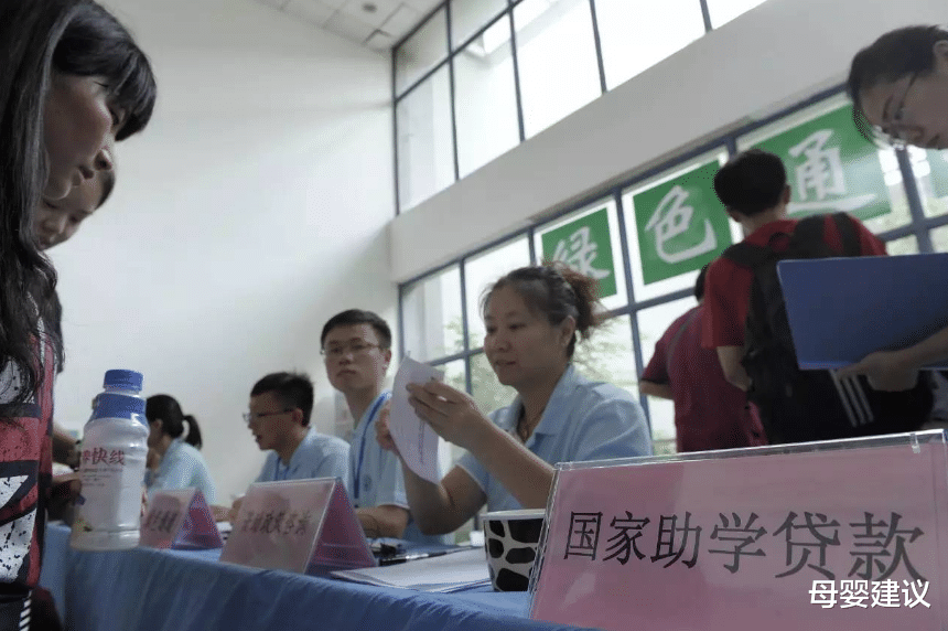 母婴建议|贫困生花3000元买运动鞋，被取消助学金，委屈表示：我也不总买