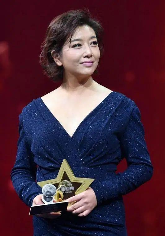 许晴|红毯女星风格大不同，杨颖鞠婧祎甜美，许晴巩俐风情万种