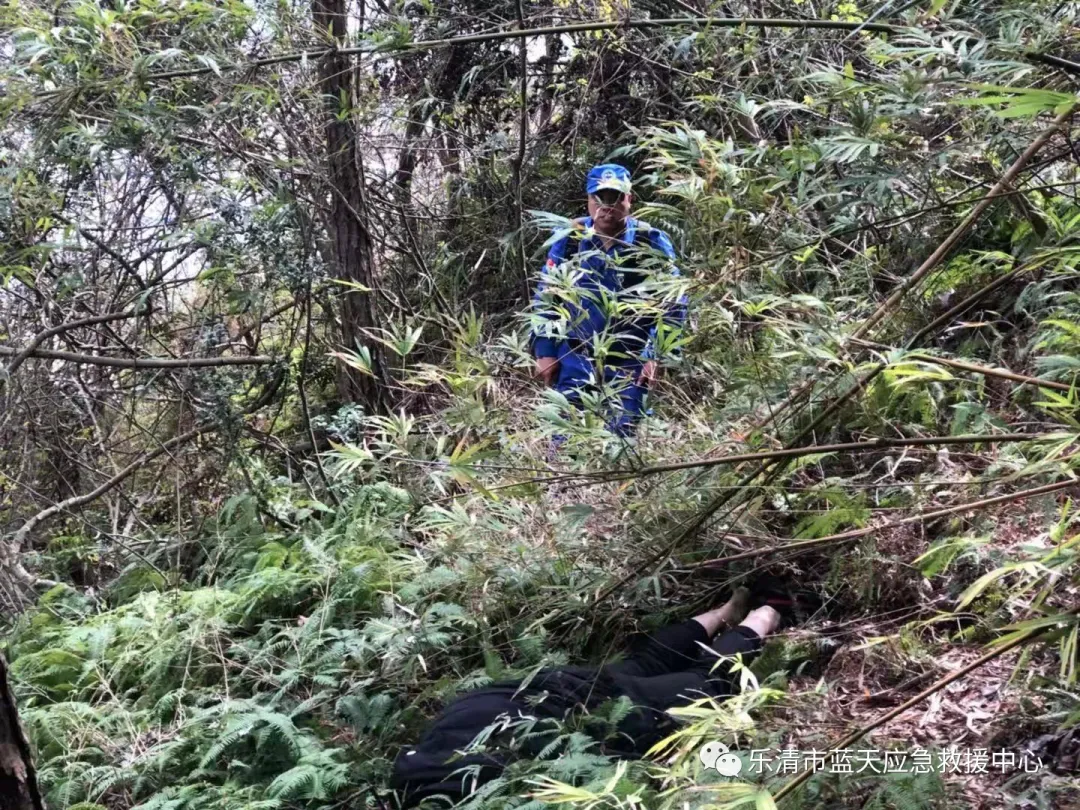 溫州百事通 溫州一男子上山未歸，尸體被找到抬下山