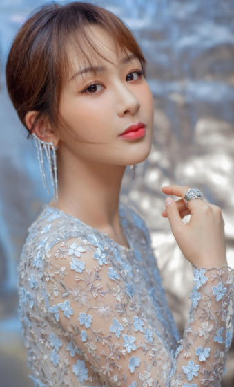 演绎|被资本嫌弃的杨紫，能翻红仅仅因为变漂亮了？其实她可不是傻白甜