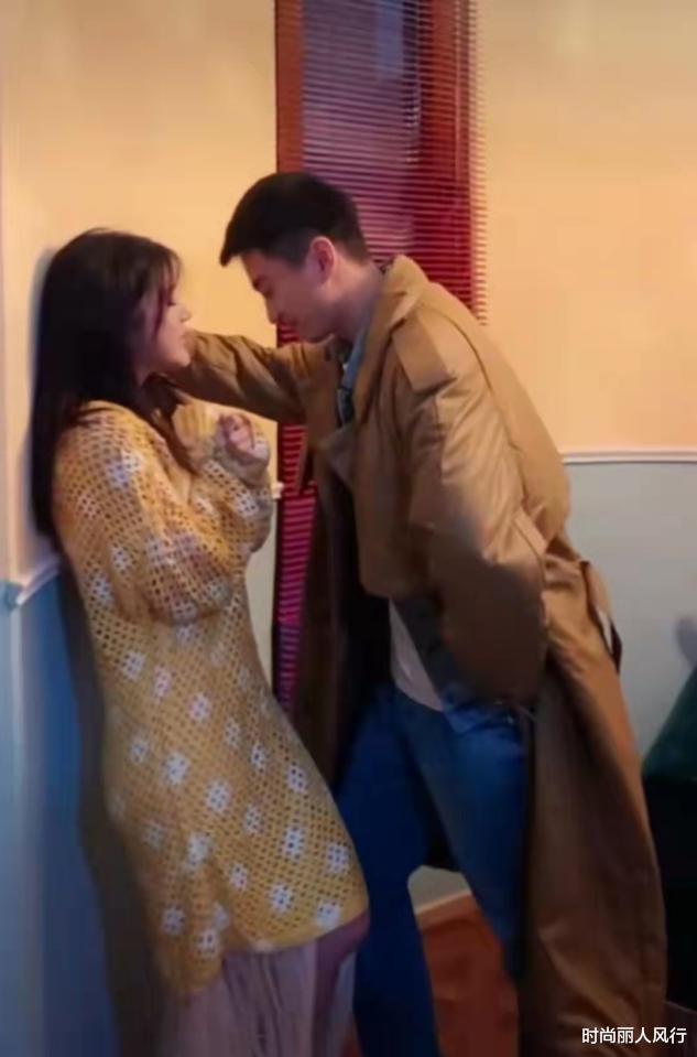 陈晓|陈晓久违高调秀恩爱！穿棉服耍帅不输当年“婚纱吻”，重回星星眼