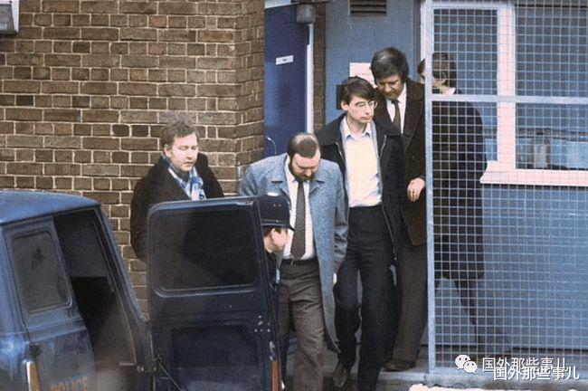 警察|男警察连杀12人，尸体埋家中地板下