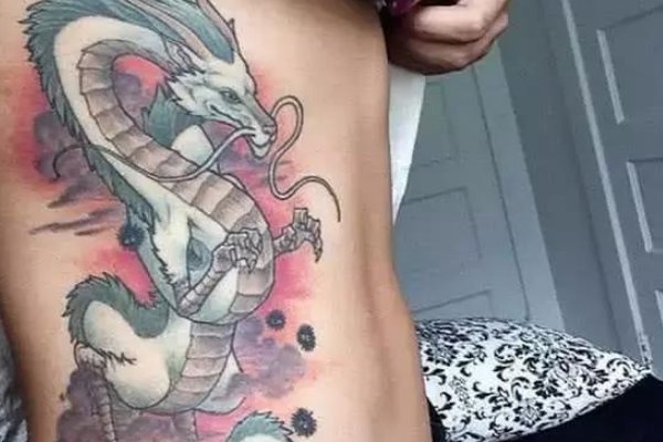 舜网 大爷酷爱纹身,身上每一处都纹满了,甚至纹了眼睛,纹身有什么讲究和忌讳?