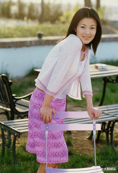 谢雨欣|可伶的雨欣：18岁生子，4登春晚，跟男友睡了4年却不知他真实姓名