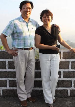 唐国强|唐国强女儿唐莉：母亲自杀身亡让她替母报仇，她却和继母亲如一家