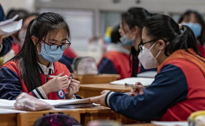 教师|高三生因被“停课”一周，一气之下喝下百草枯，曾想考进复旦大学