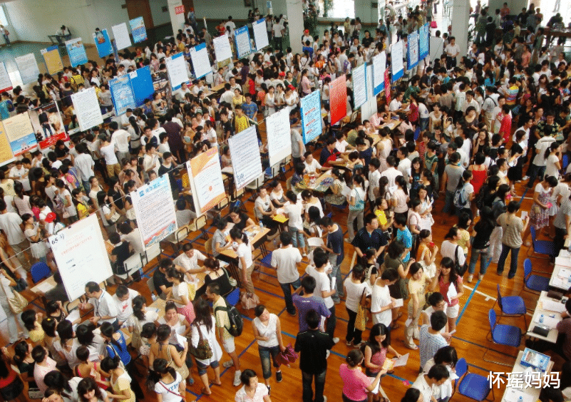 应届生|同样是没有经验，为何企业愿意选择应届生，不愿选择往届生