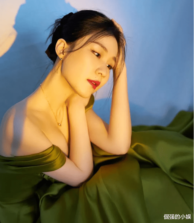 金靖|金靖恋情被拍登上了热搜，轻描淡写的两句话，堪称教科书级别的回应