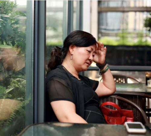 河南 亲子鉴定错误，女子错付23年母爱，和许敏相比，朱晓娟的痛苦更多