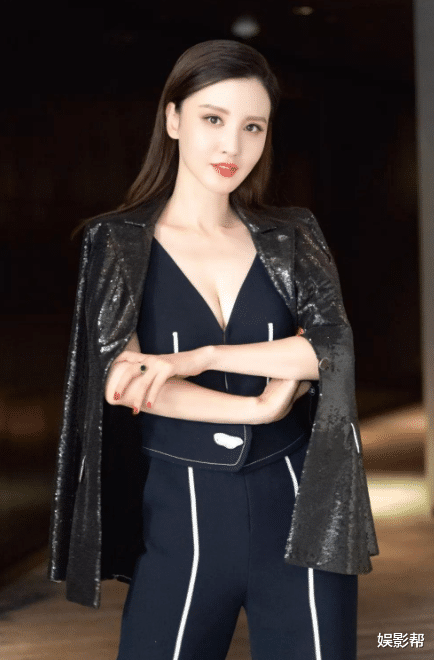 张萌|从舞台上再到家里，张萌总是“人间最清醒”，难怪她如今这么火