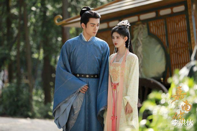 郭珍霓|同样头饰繁琐，为何她能做到艳而不俗、动而不乱？