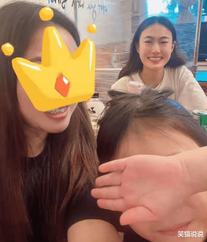 陈冠希|博主晒与秦舒培母女合照，4岁Alaia超像陈冠希，五官精致好漂亮！