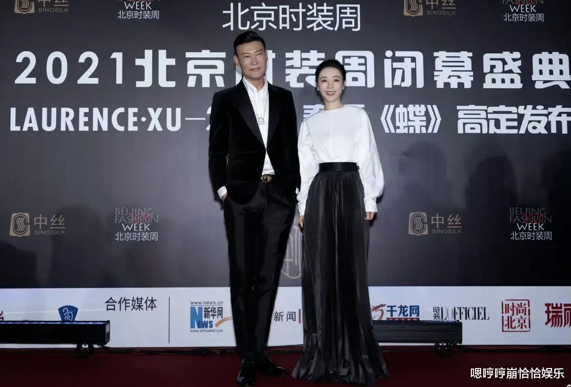 娄艺潇|北京时装周红毯,娄艺潇的装扮一言难尽,姚安娜终于找对风格