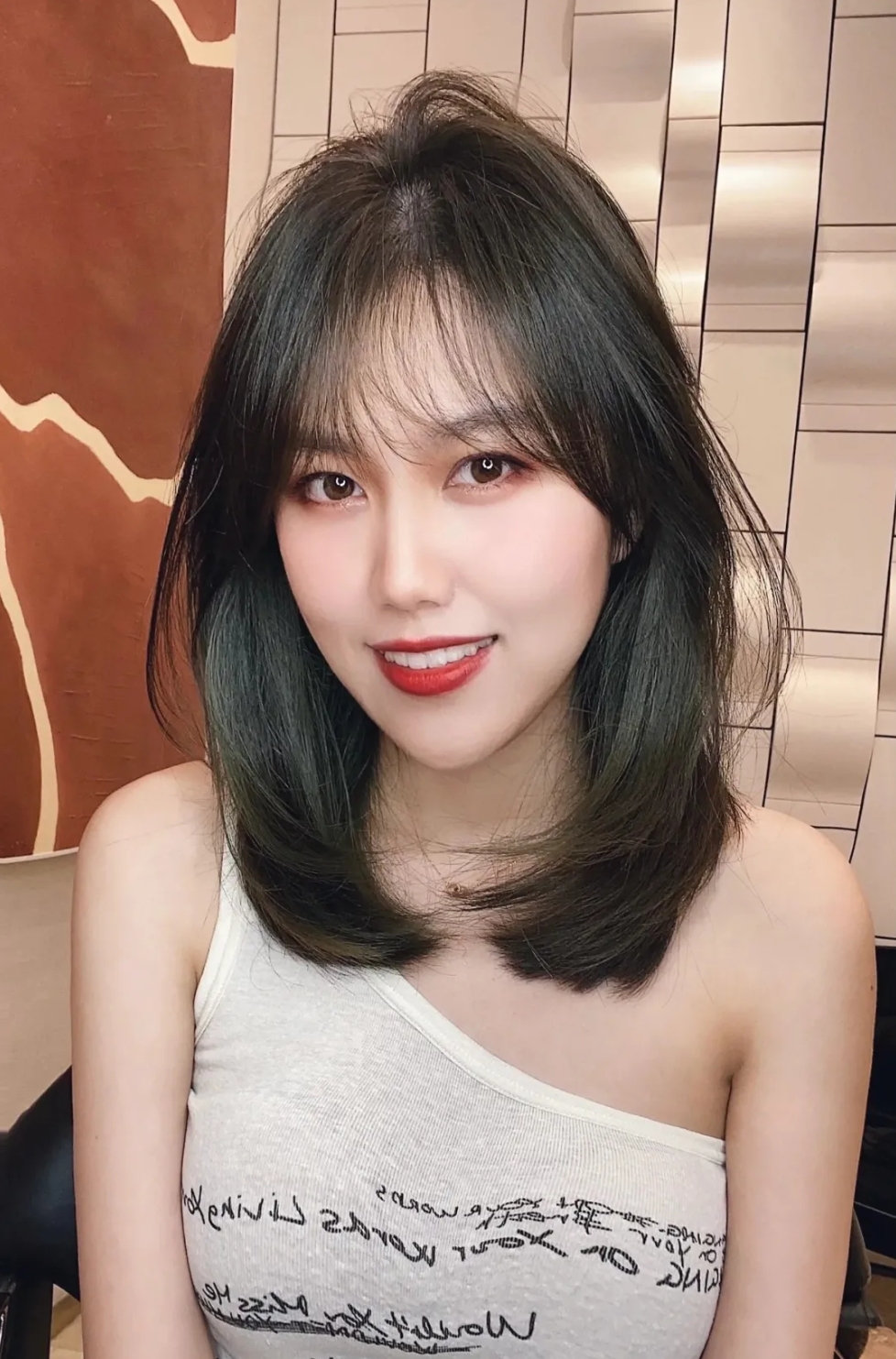 镜子发型|别再剪过时的发型了,看看这22款流行发型,越剪越漂亮