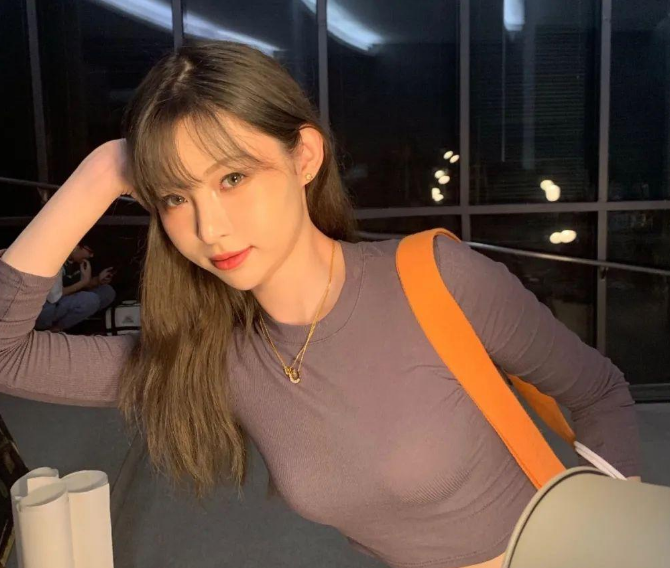 |网红痞幼疑似公开回应失恋,她跟猴哥分开并非炒作,而是伤心了