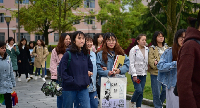 糯妈育儿经|985高材生做环卫,211大学生送快递,3类高材生正在被社会淘汰