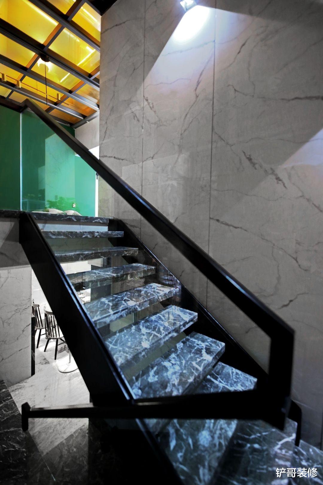 将复式变简单,用极简的画风勾勒生活,“空”也可以让人很满足