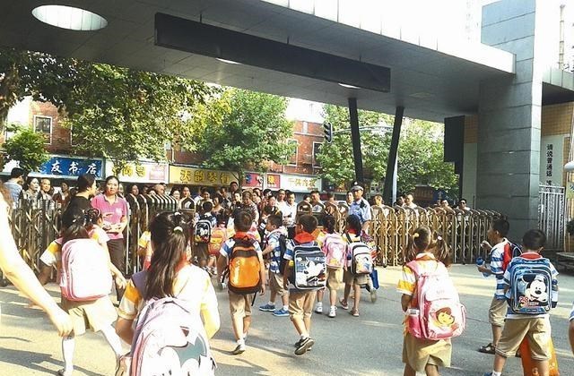 家有二宝育儿|教育部传来消息，划片区就近上学成新规定，学区房或将变成过去式