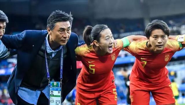 晴然|贾秀全摊牌了！中国女足负巴西乃试探？对阵赞比亚秒进球不装了