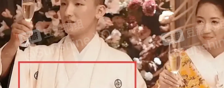 感觉会火|参观靖国神社,同前日本首相儿子合影:张哲瀚的背景,细思极恐