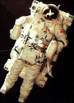 航天员 世界各国舱外航天服有什么不同?