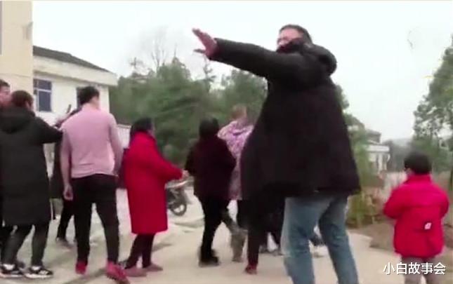男子花20万娶妻,结婚两个月手都没牵过,办酒席当天就离婚!