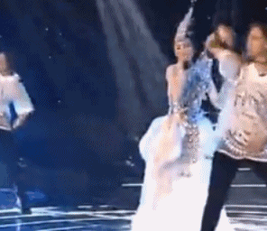 萨顶顶|从周鹏变成萨顶顶，与金星互怼，惊呆了韩红，她真的成功了吗？