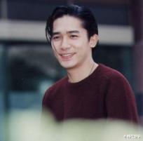 袁立|往丈夫身上泼脏水，情迷王大治和梁朝伟传出绯闻，董洁现在下场如何？