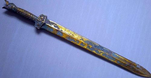 菜菜叶|青铜剑千年不锈之谜：为什么秦始皇的青铜剑千年不绣？