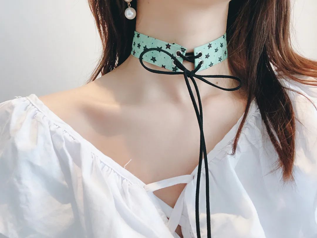 桃花时尚 秋天除了第一杯奶茶,也别忘了一根丝带,约会逛街通勤出游都适合