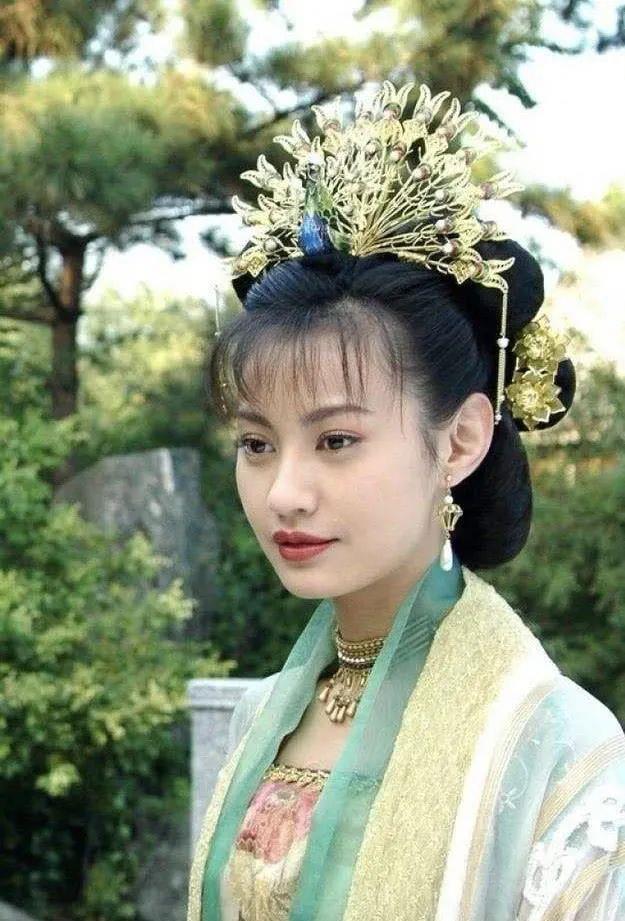 江玉燕|那个“把全剧杀得只剩下片名的女人”，带给我童年阴影，持续至今