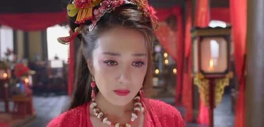 李依晓|从一个清纯小鲜肉，变成了心机深沉的女人，唯一变化就是“妆容”