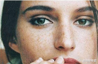痘痘 同为55岁女人,为何中医教授从不长斑,皮肤还细腻?这3点要学会