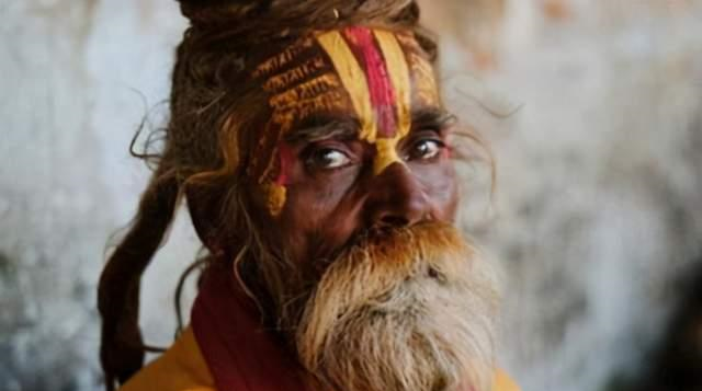 印度苦行僧敘述其78年水米未進，偷偷安裝的攝像頭，暴露背後真相-圖4