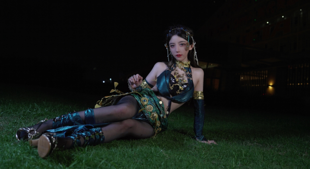 永劫无间|女流试穿永劫无间迦南COS服，瞬间脸红：这也太露了吧！