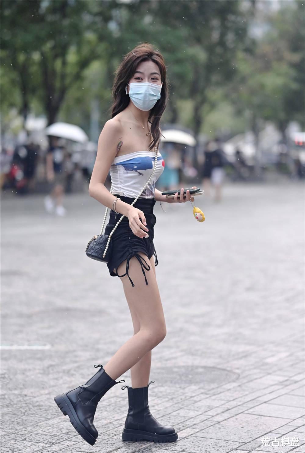 荒古棋盘|初秋时节的短靴搭配，高跟款式和马丁短靴，你会怎么搭配呢？