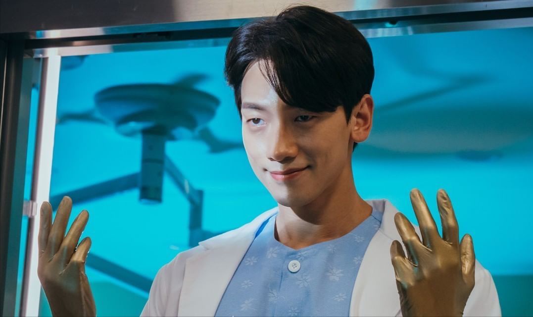 颖儿|《ghost doctor》公开新预告：rain画风搞笑，金汎发型很乖巧