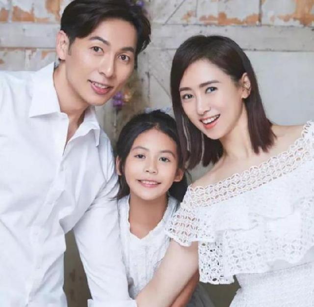 翁虹|翁虹女儿才13岁就美成这样，不是混血儿却胜似混血儿，撞脸阿娇！