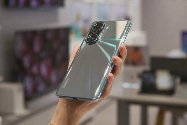 飞利浦·斯塔克|荣耀60系列真机:颜值绝了!首发骁龙778G+,适配王者荣耀120帧