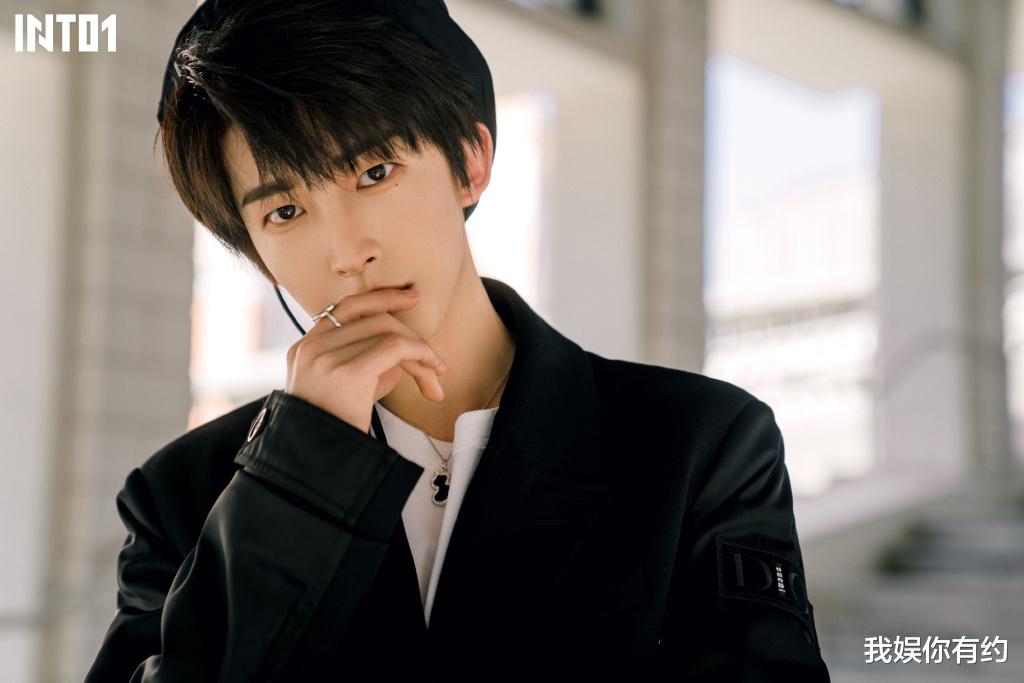 |INTO1组合再出事端，刘宇新歌part少，成员唱功舞台都备受争议？