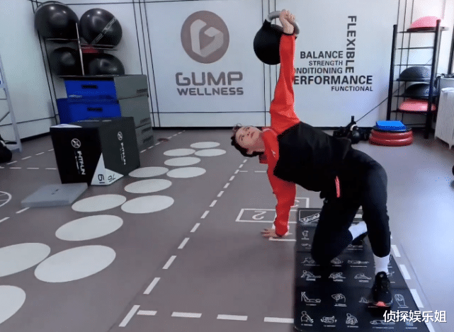 张歆艺|张歆艺穿露脐装身材瘦回产前，小蛮腰马甲线太吸睛，状态似逆生长