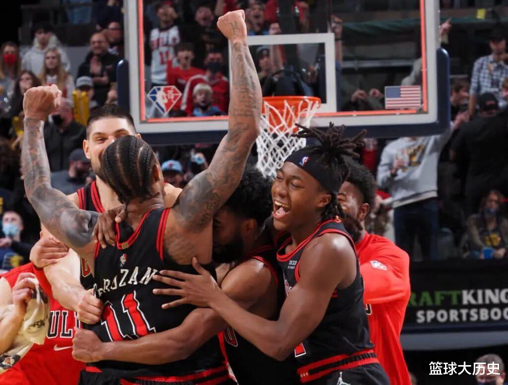 绝杀|麻了！又一个压哨绝杀！这事，NBA历史第一次！