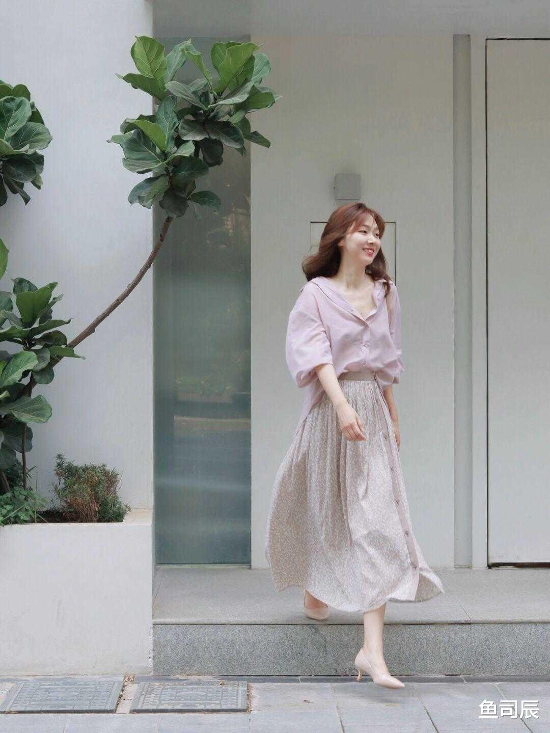 鱼司辰|日常穿搭小心机，紫色衬衫搭配半身裙提升品位，同时又能提升气质
